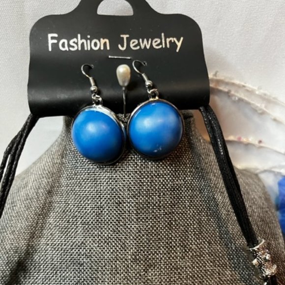 Blue Fashion Necklace Set with Matching Earrings. - Picture 3 of 4
